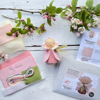 Tafelpopje kersenbloesem met verpakking en inhoud van pakket