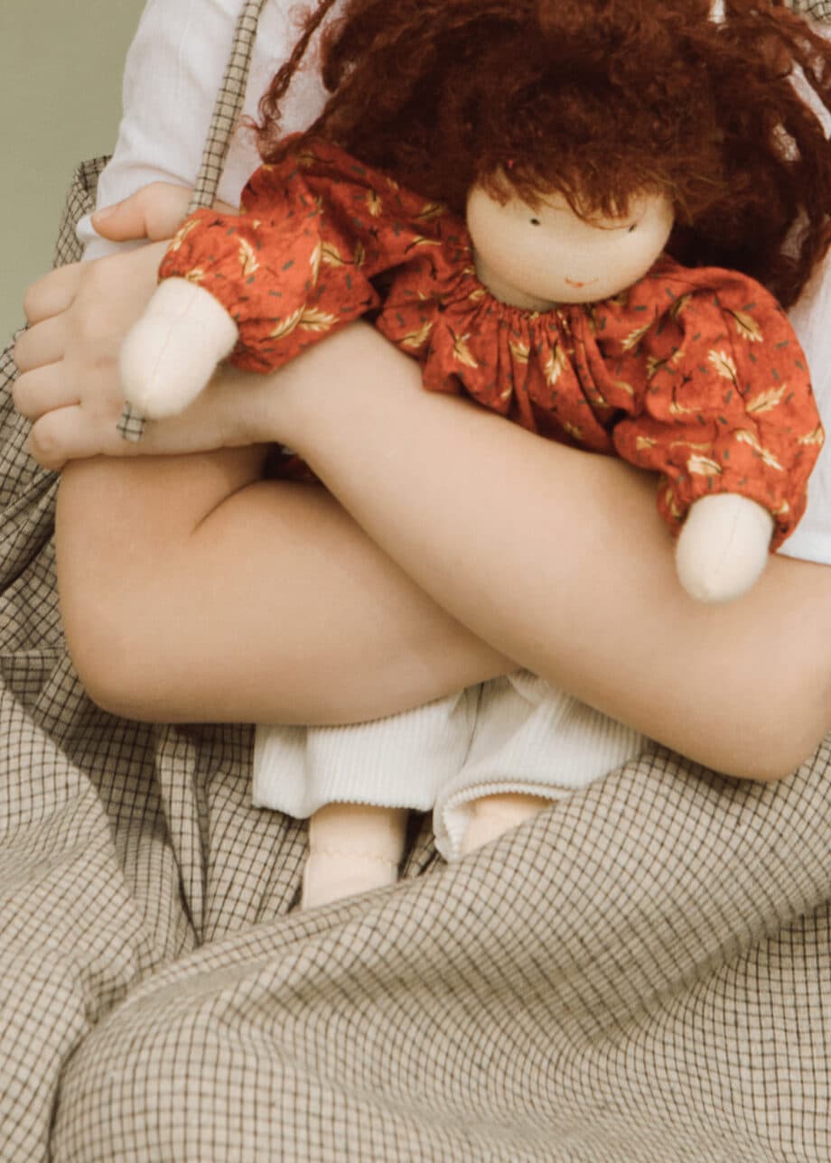 Puppe in der Umarmung von poppentricot