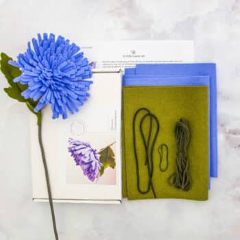 chrysanthemum filz blume flatlay inhalt paket filz bloomboxes