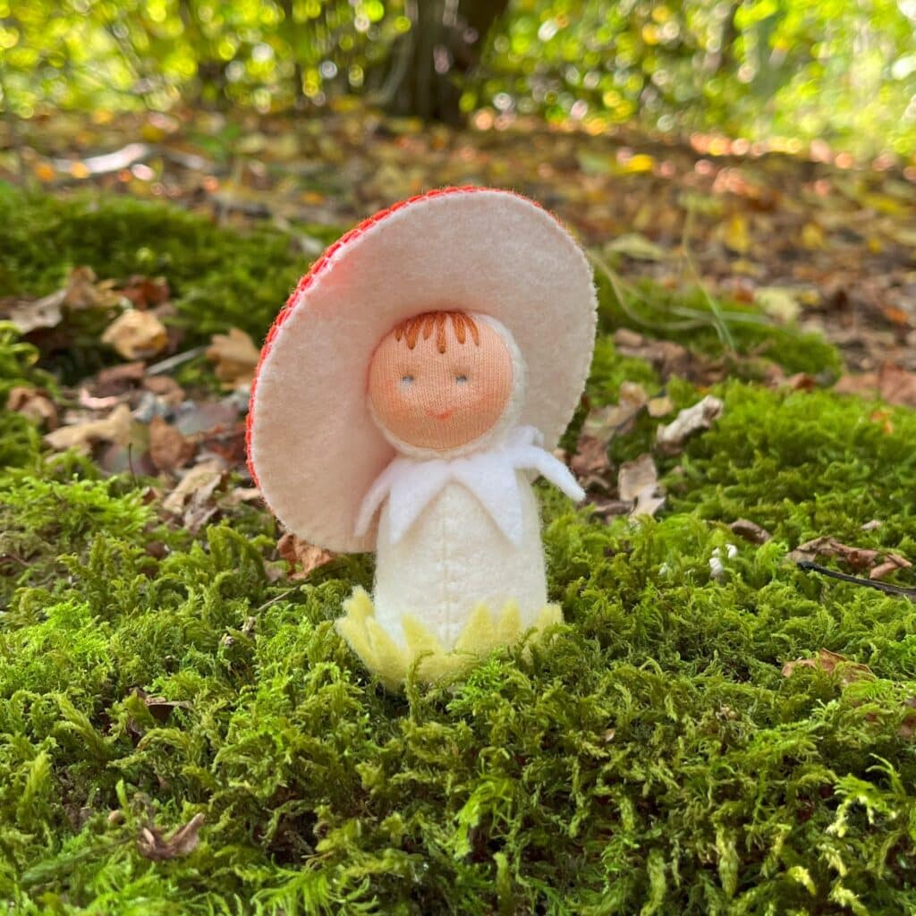 Mushroom doll/paddestoelpopje tafelpopje / seasonal doll